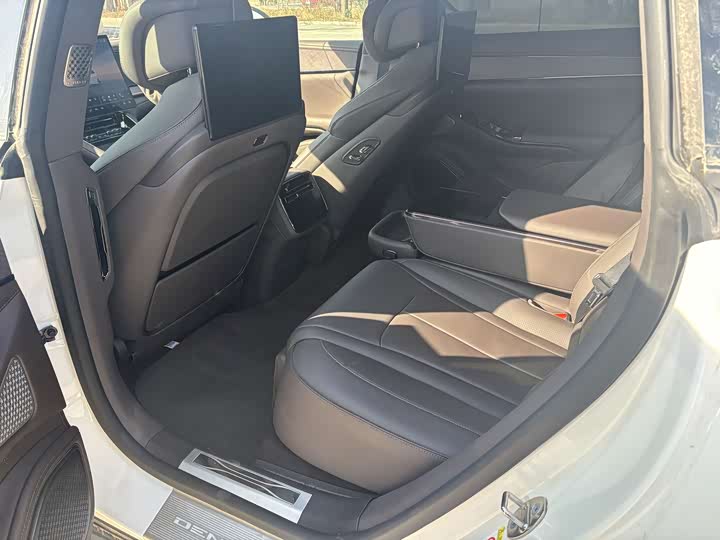 Фото 6 - Denza Z9