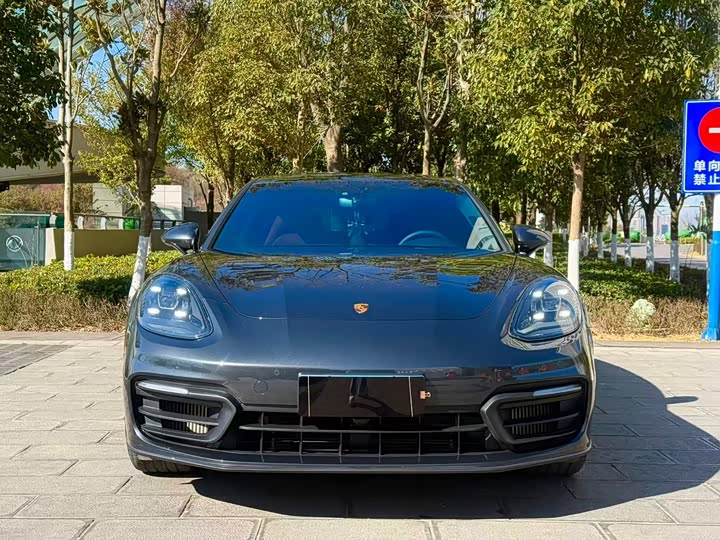 Фото 2 - Porsche Panamera