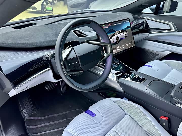 Фото 8 - HiPhi Z