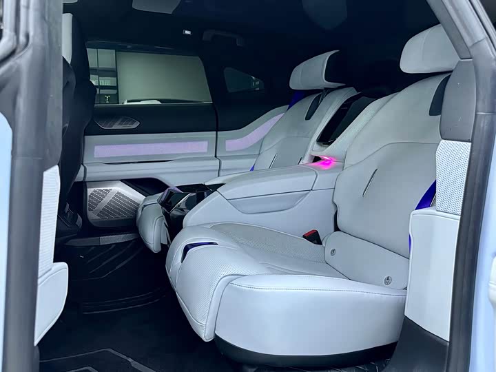 Фото 9 - HiPhi Z