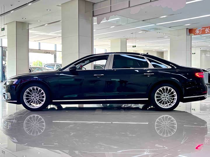 Фото 3 - Audi A8