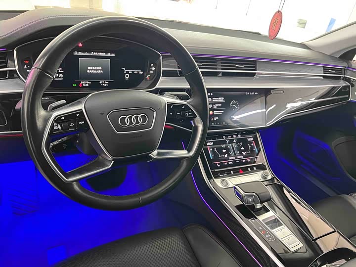 Фото 5 - Audi A8
