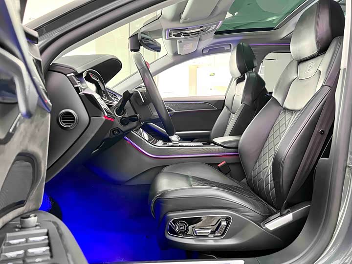 Фото 7 - Audi A8