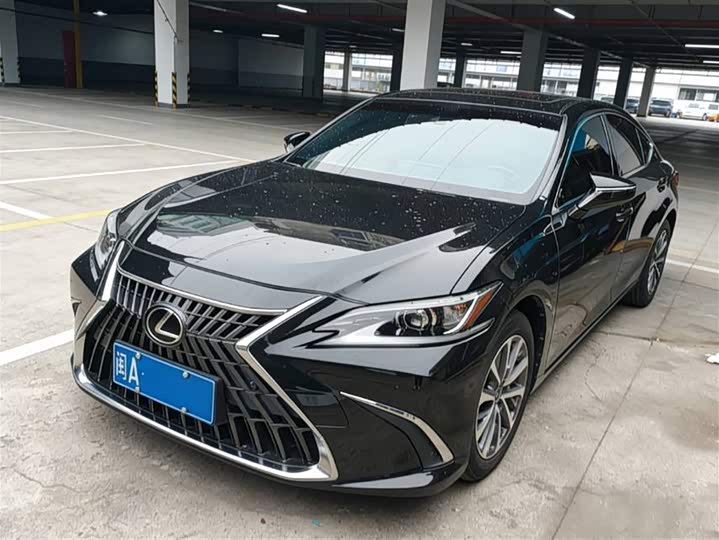 Фото 1 - Lexus ES