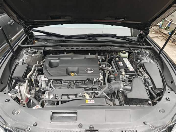 Фото 2 - Lexus ES