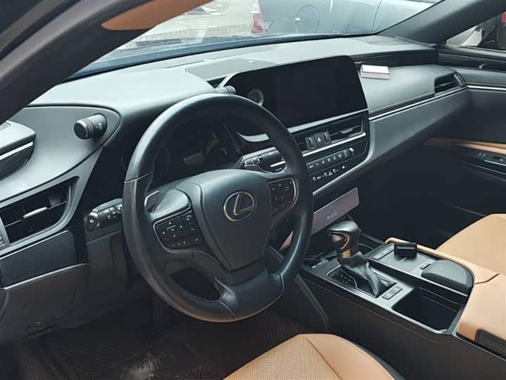 Фото 5 - Lexus ES