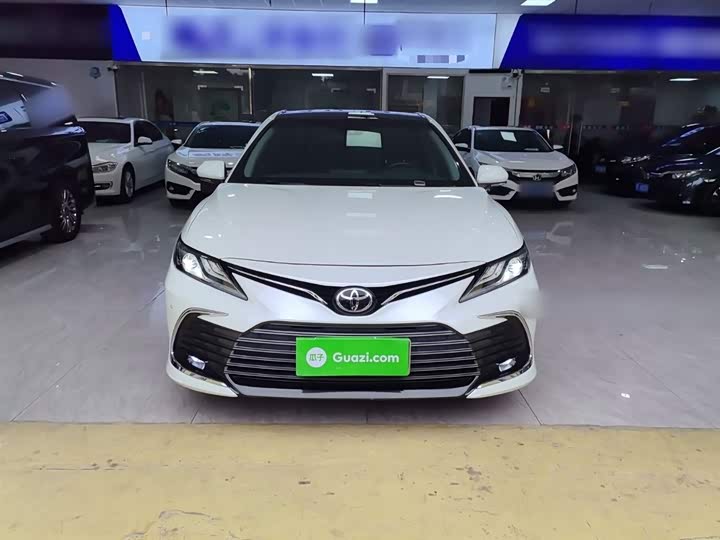 Фото 3 - Toyota Camry