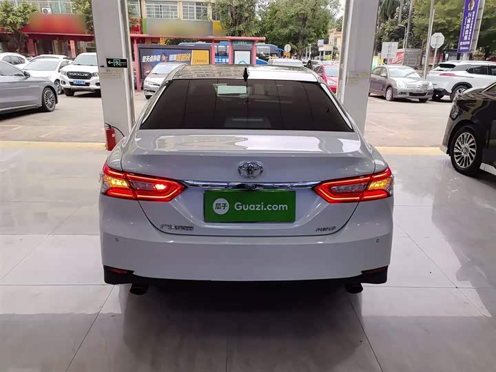 Фото 6 - Toyota Camry