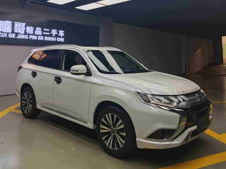 Фото 3 - Mitsubishi Outlander