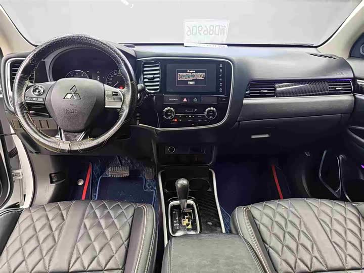 Фото 5 - Mitsubishi Outlander