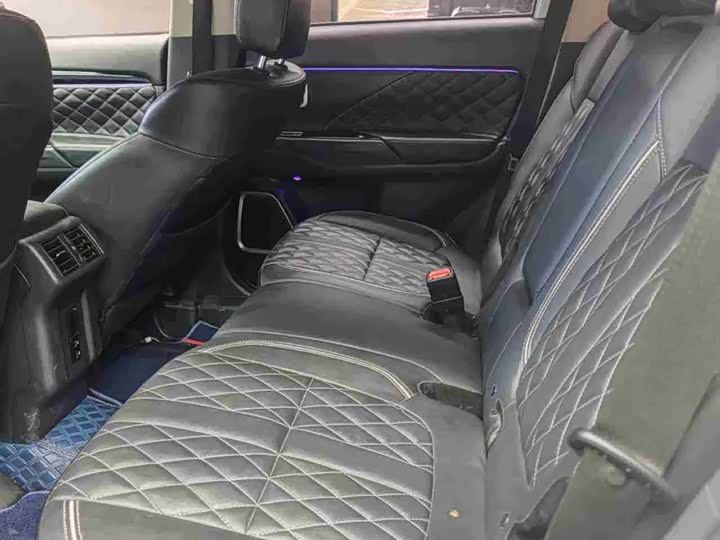 Фото 6 - Mitsubishi Outlander