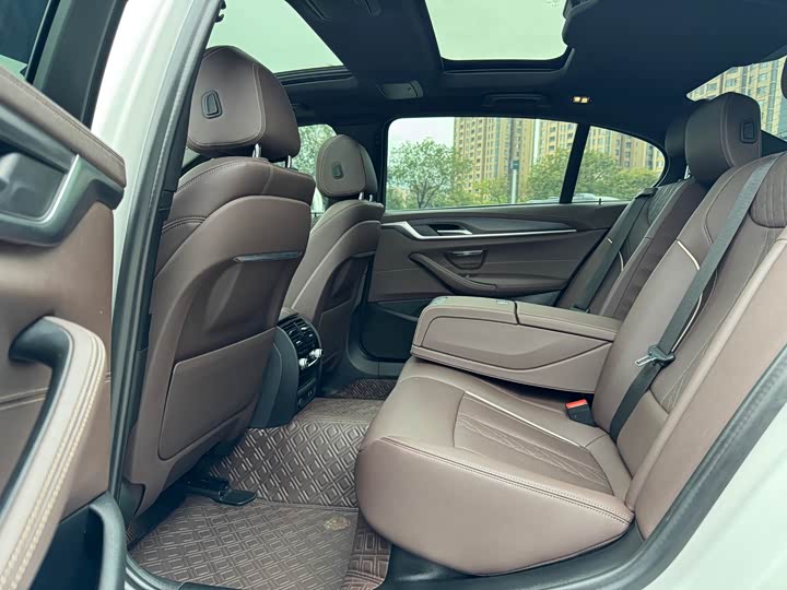 Фото 5 - BMW 5 Series