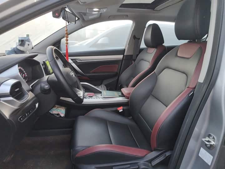 Фото 8 - Geely Coolray