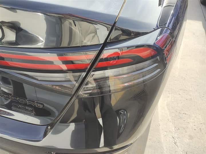 Фото 8 - Honda Accord