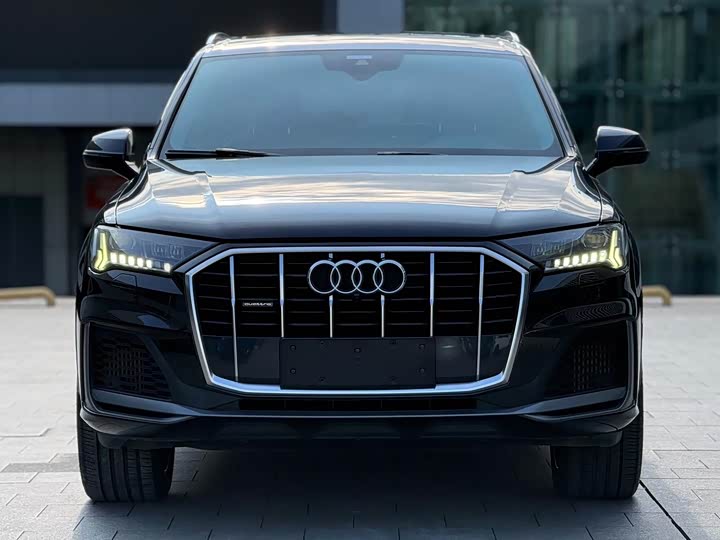Фото 2 - Audi Q7