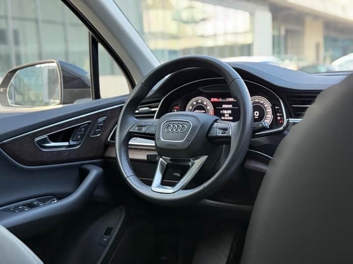 Фото 3 - Audi Q7