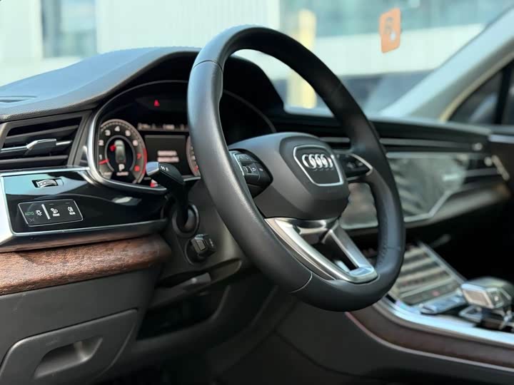 Фото 4 - Audi Q7