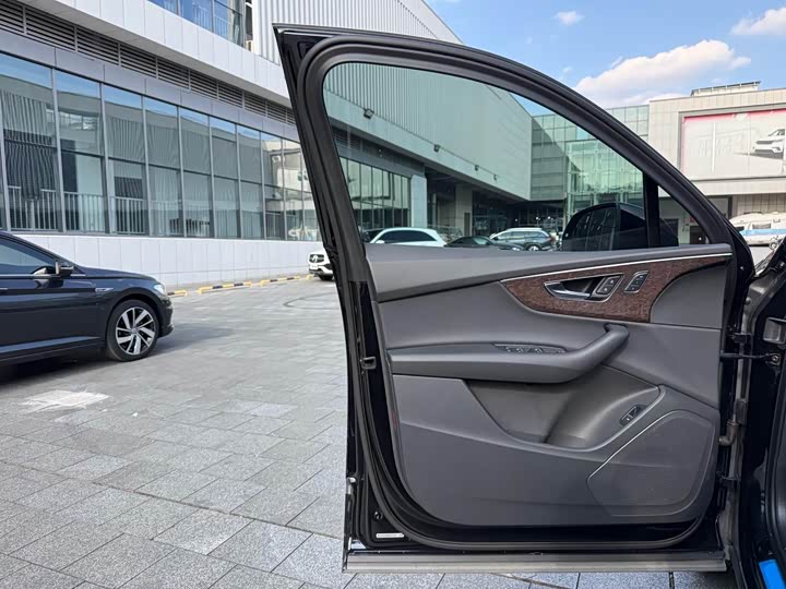 Фото 7 - Audi Q7