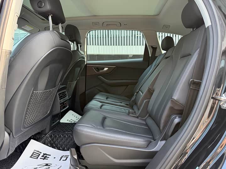 Фото 9 - Audi Q7