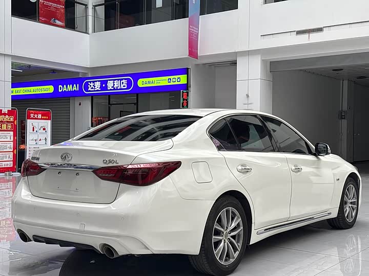 Фото 4 - Infiniti Q50L
