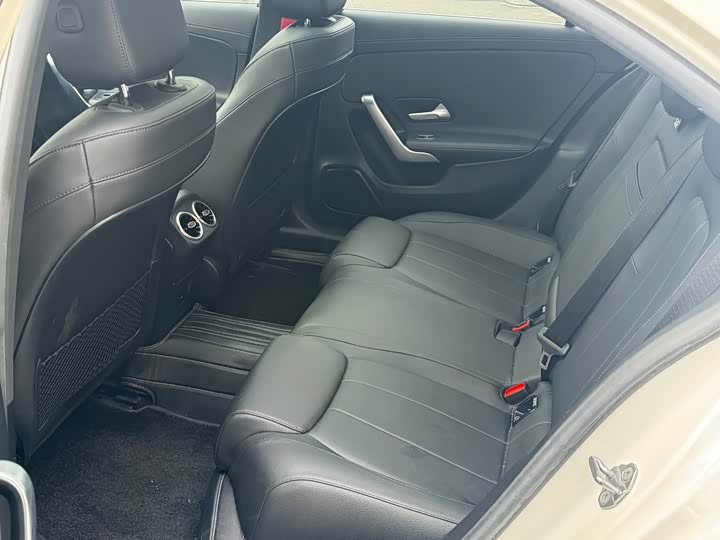 Фото 8 - Mercedes-Benz A-Class