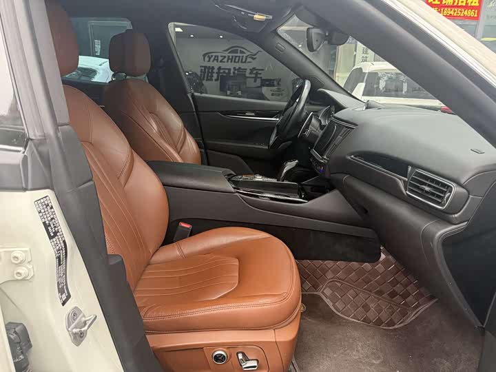 Фото 7 - Maserati Levante