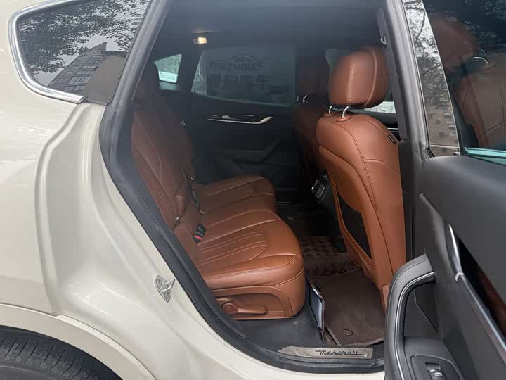 Фото 8 - Maserati Levante