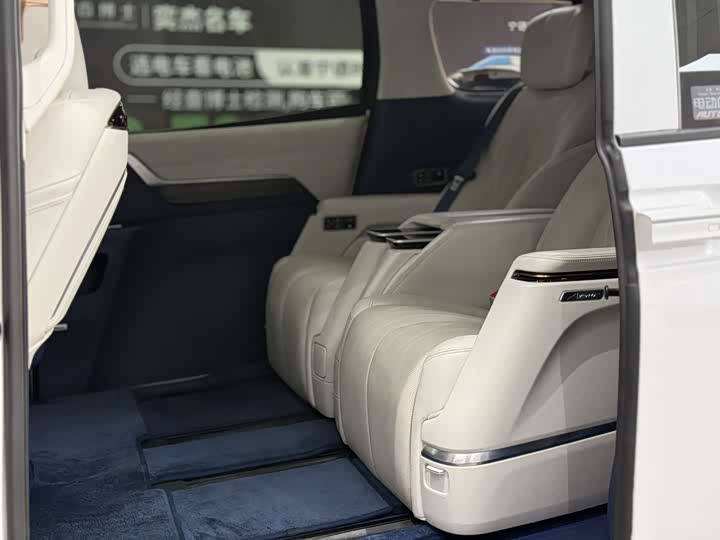 Фото 5 - Buick GL8 Century