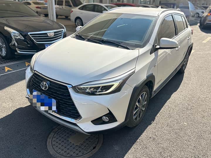 Фото 1 - Toyota Yaris L Hatchback