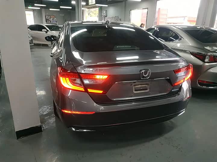 Фото 6 - Honda Accord