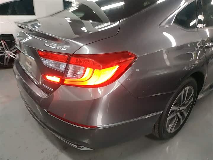 Фото 8 - Honda Accord