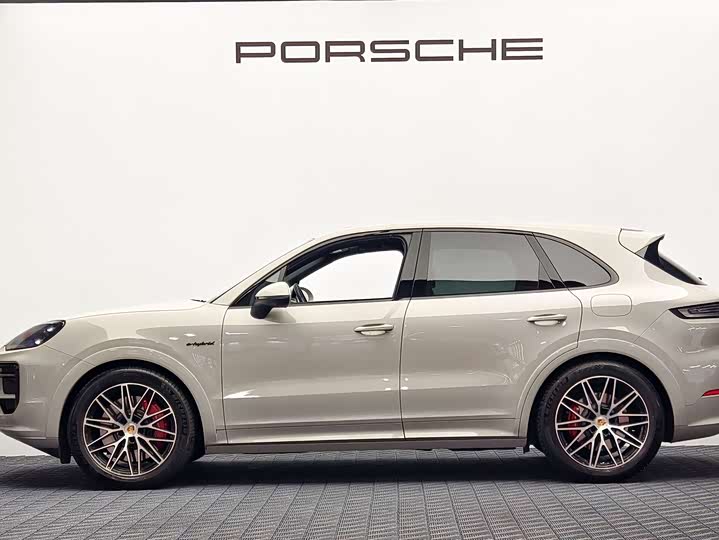 Фото 4 - Porsche Cayenne Hybrid