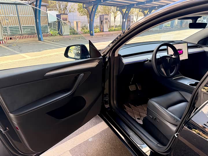 Фото 8 - Tesla Model Y