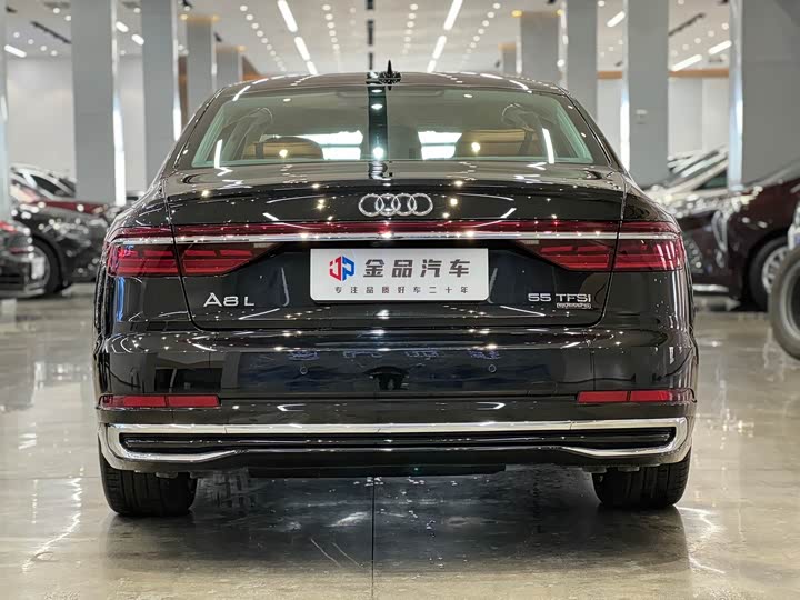 Фото 5 - Audi A8
