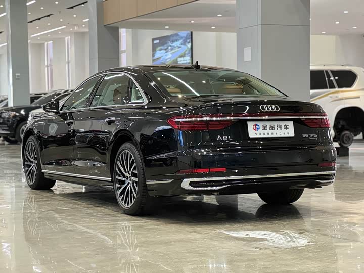 Фото 6 - Audi A8