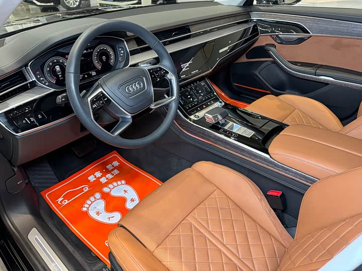 Фото 7 - Audi A8