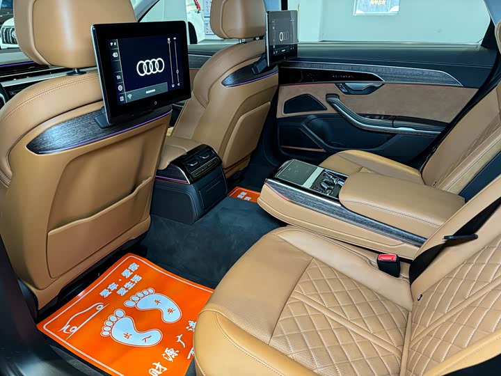 Фото 8 - Audi A8