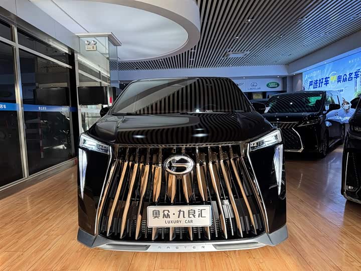 Фото 2 - GAC Trumpchi M8