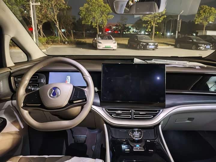 Фото 5 - Denza D9