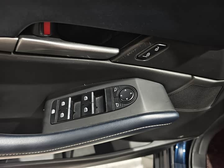 Фото 8 - Mazda CX-30