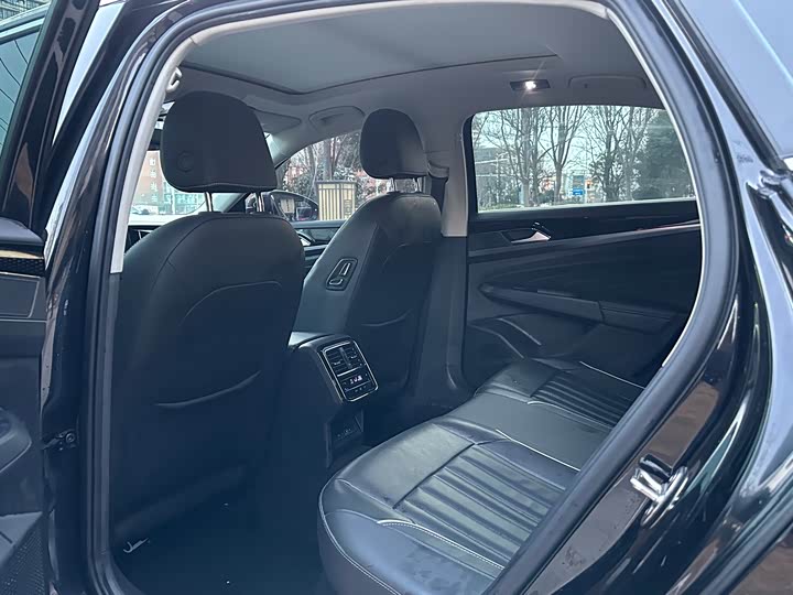 Фото 7 - Volkswagen Passat