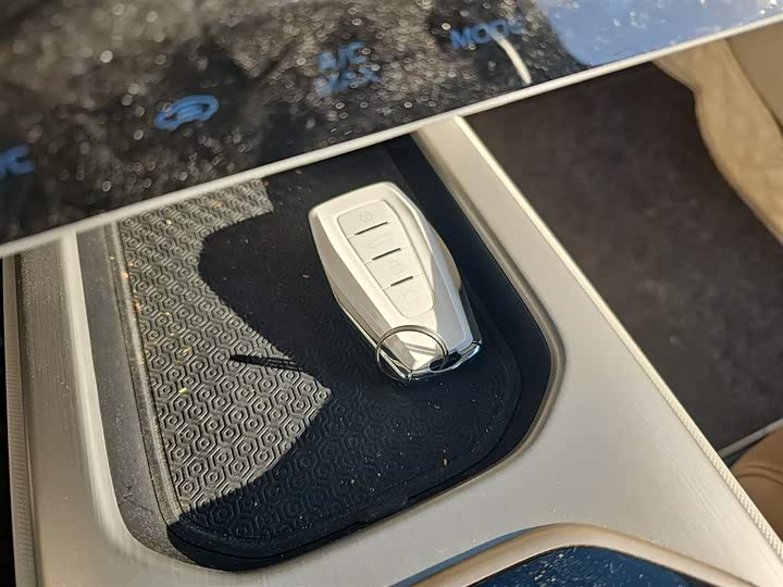 Фото 9 - Geely Icon