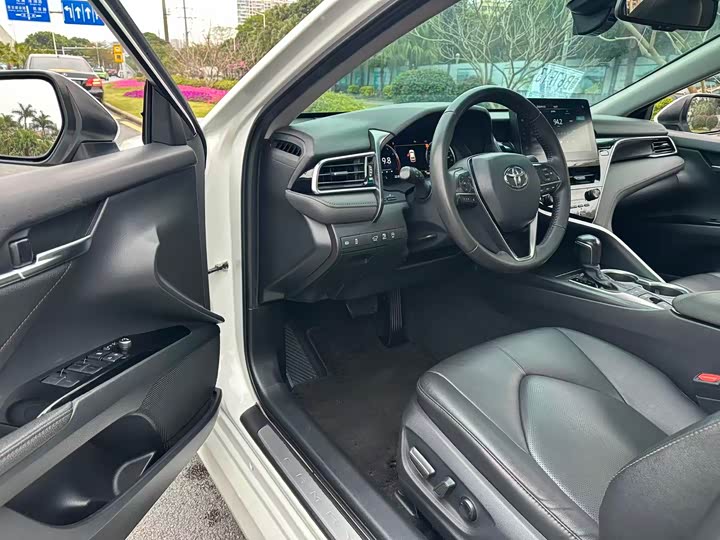 Фото 7 - Toyota Camry