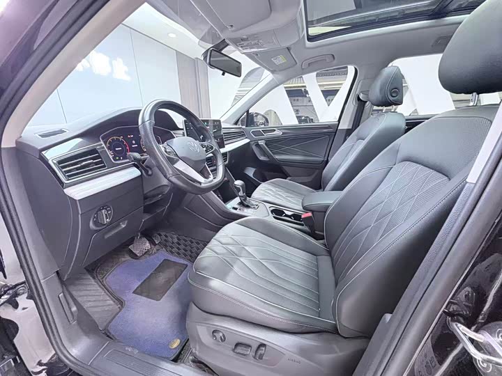 Фото 4 - Volkswagen Tiguan L Pro