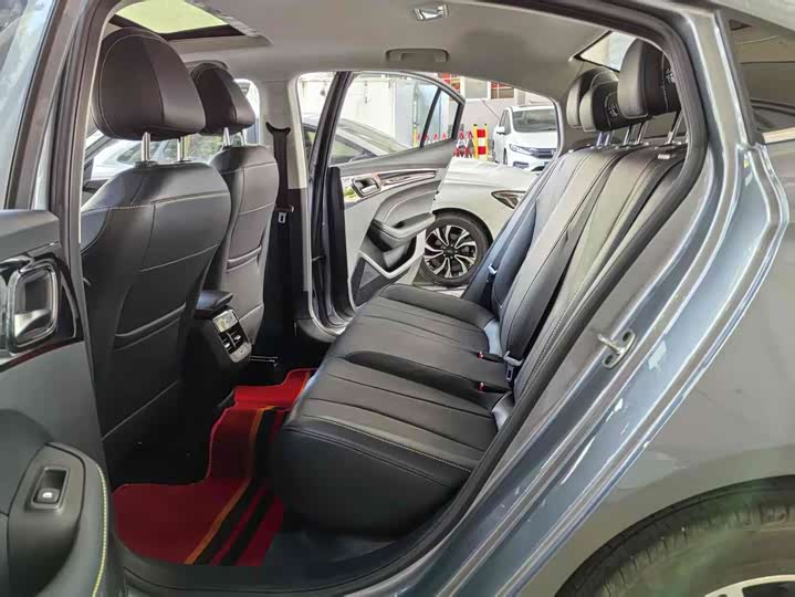 Фото 6 - Roewe i5