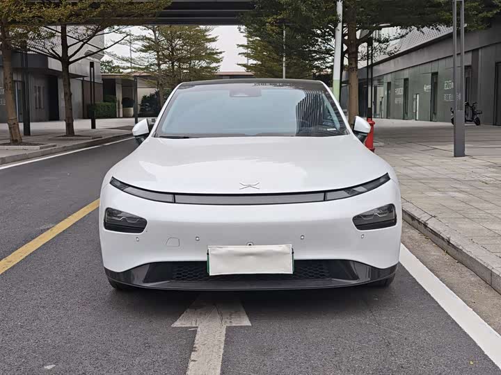 Фото 2 - XPeng P7