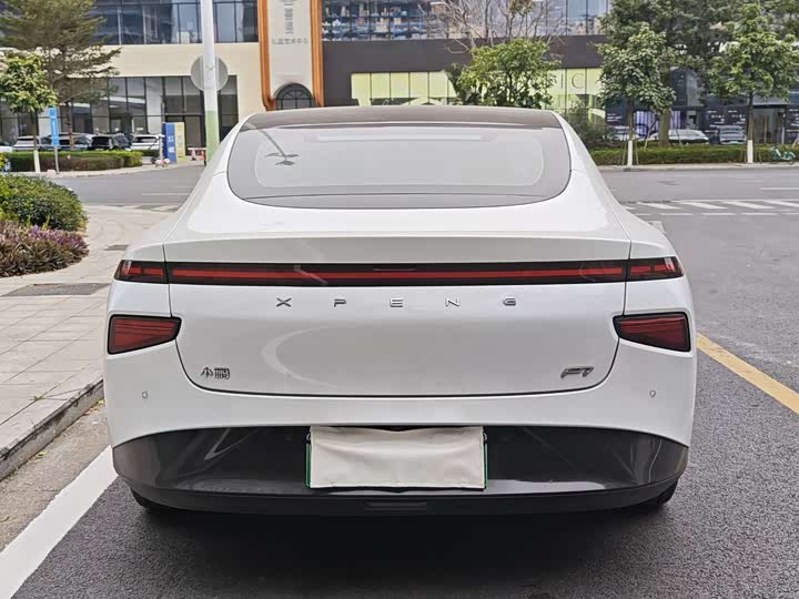 Фото 3 - XPeng P7