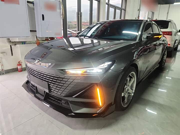 Фото 2 - Changan UNI-V