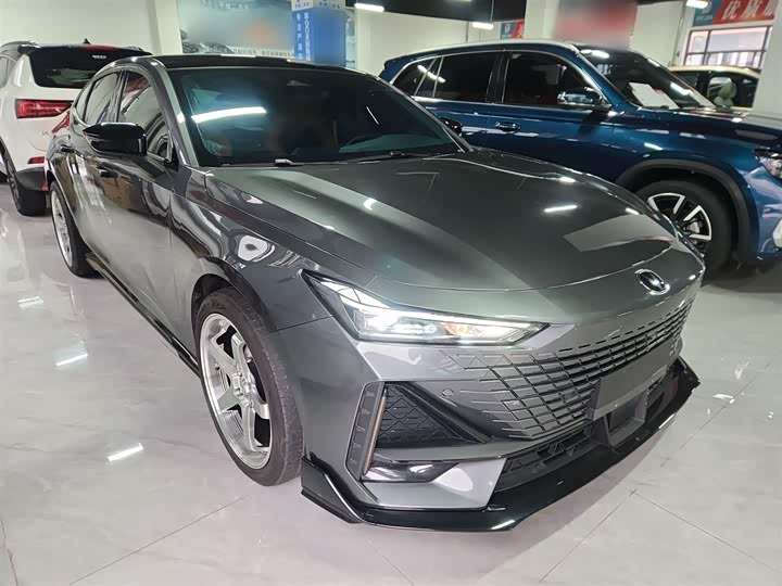 Фото 4 - Changan UNI-V