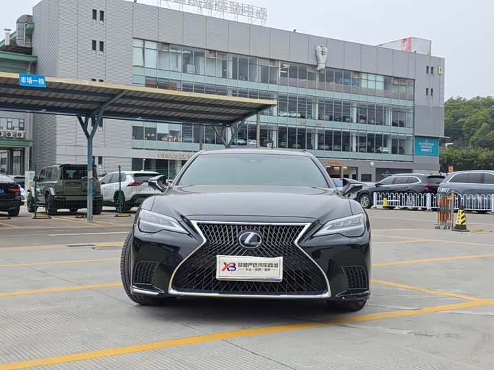 Фото 2 - Lexus LS